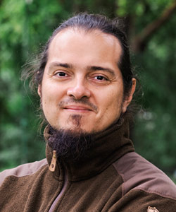 Portrait Dr. Adrian Villalobos